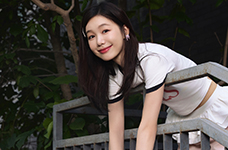 欧阳娜娜穿露肩装又纯又欲
